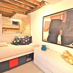 Apartment Gallery, Paris